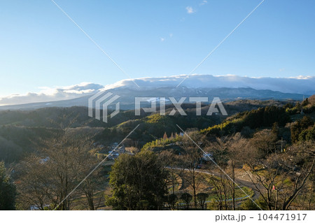 福島県　二本松市　冬　二本松城・霞ヶ城　搦手門からの安達太良山の眺望 104471917