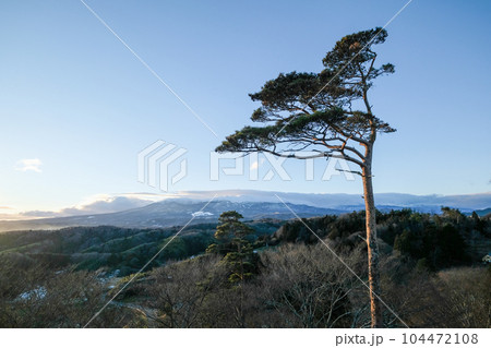 福島県　冬　二本松城・霞ヶ城　本丸跡　天守台から安達太良山方面の眺望　 104472108