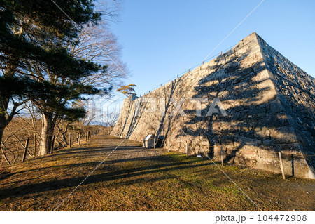 福島県　二本松市　冬　二本松城・霞ヶ城　本丸跡の石垣 104472908