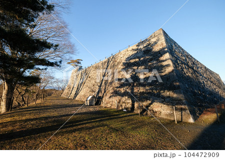 福島県　二本松市　冬　二本松城・霞ヶ城　本丸跡の石垣 104472909