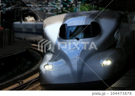 日本の大動脈を駆ける!! 東海道新幹線 N700S ～熱海駅にて 104473878