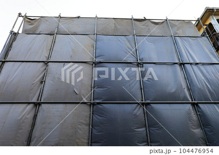 解体工事現場の養生シート 解体工事現場の養生シート 104476954