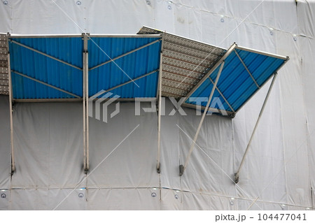 工事現場の防護棚（朝顔） 104477041