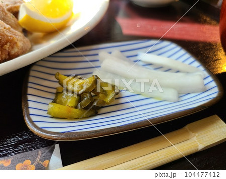きゅうりと大根の漬物 きゅうりと大根の漬物 104477412