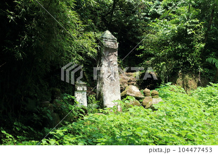 宇都の坂碑の供養塔の風景 104477453