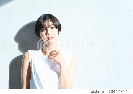 若い女性のポートレート 若い女性のポートレート 104477572