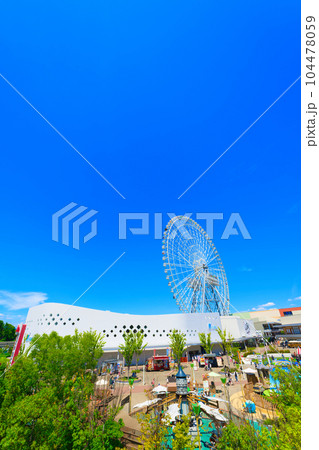 【大阪府】7月・青空の休日に家族でエキスポシティでショッピング 104478059