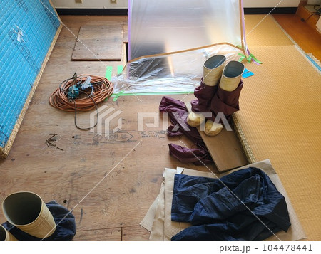 シロアリ駆除の実施例 素材 背景 (点検口、作業用口) シロアリ駆除の実施例 素材 背景 (点検口、作業用口) 104478441