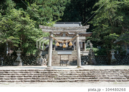 夏の白川郷：白川八幡神社 104480268