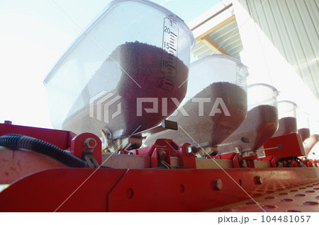 並んだ播種タンク 並んだ播種タンク 104481057