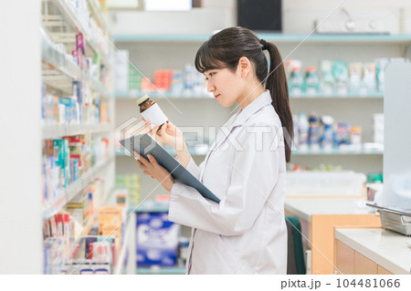 調整薬局で働いてストレスを感じる薬剤師・調剤師 104481066