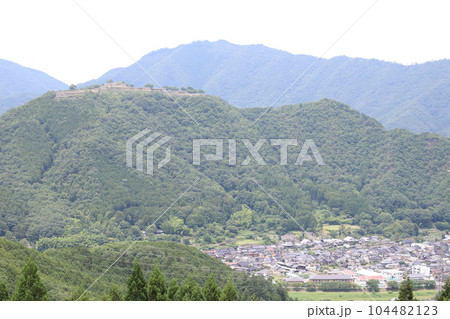 立雲峡 第3展望台から望む竹田城跡（兵庫県 朝来市 竹田城跡） 104482123