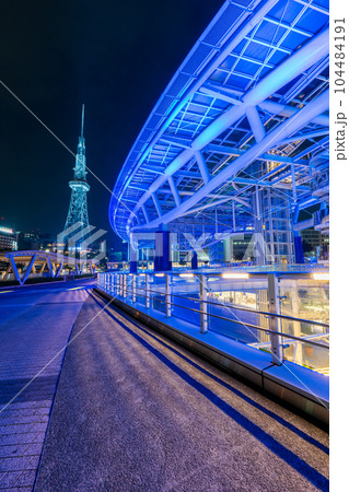 夜空に青く輝くライトアップされたタワーと街並みが美しい夜景|愛知県名古屋市中区 夜空に青く輝くライトアップされたタワーと街並みが美しい夜景|愛知県名古屋市中区 104484191