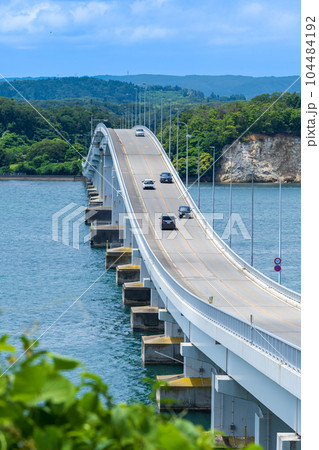 七尾湾に架かる能登島大橋｜能登島大橋展望台から撮影｜石川県七尾市 104484192
