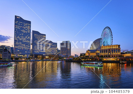 横浜みなとみらい地区の夜景 104485379