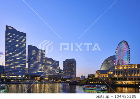 横浜みなとみらい地区の夜景 104485389