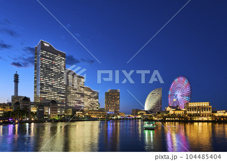 横浜みなとみらい地区の夜景 104485404