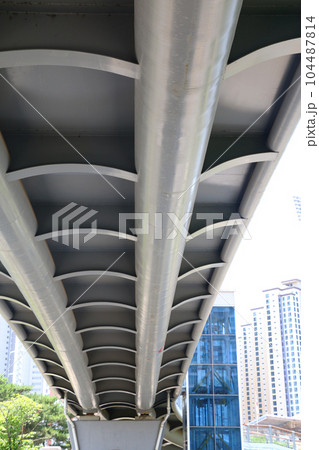 歩道橋の裏側(韓国) 歩道橋の裏側(韓国) 104487814