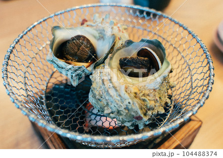 サザエの壺焼き 104488374