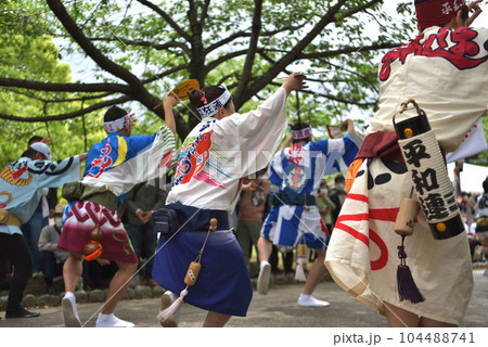阿波踊り 春の祭典「徳島城 阿波踊り」 有名連の男踊り 阿波踊り 春の祭典「徳島城 阿波踊り」 有名連の男踊り 104488741
