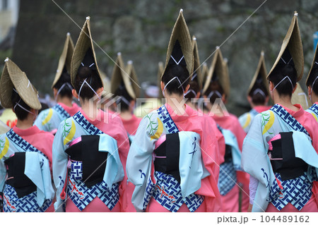 阿波踊り 春の祭典「徳島城 阿波踊り」 出番待ち有名連の女踊り 阿波踊り 春の祭典「徳島城 阿波踊り」 出番待ち有名連の女踊り 104489162