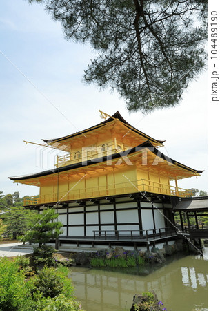 世界遺産　京都のお寺　金閣寺（鹿苑寺）の景観 104489190