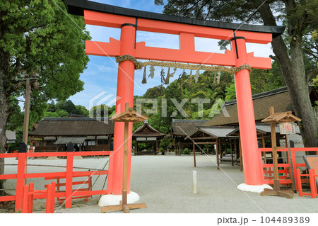 世界遺産　京都上賀茂神社（賀茂別雷神社）二の鳥居 104489389