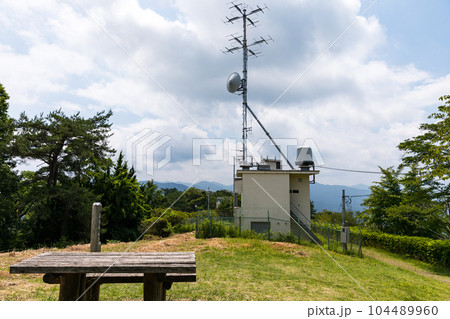 埼玉県皆野町 美の山山頂の送信施設 埼玉県皆野町 美の山山頂の送信施設 104489960
