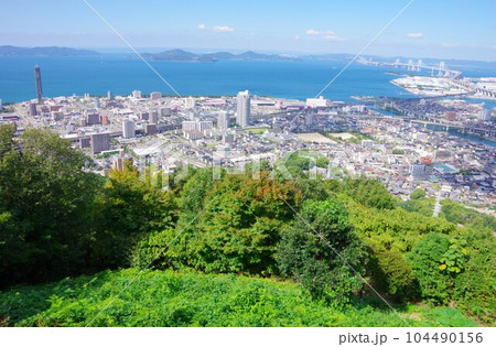 香川県 青ノ山山頂展望台から広島・本島・瀬戸大橋方面を望む 香川県 青ノ山山頂展望台から広島・本島・瀬戸大橋方面を望む 104490156