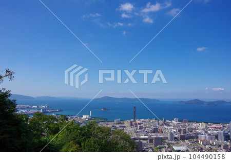 香川県宇多津町 青ノ山から広島・本島方面を望む 香川県宇多津町 青ノ山から広島・本島方面を望む 104490158