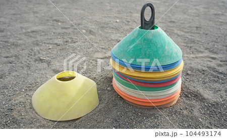 サッカートレーニング道具(マーカー) サッカートレーニング道具(マーカー) 104493174