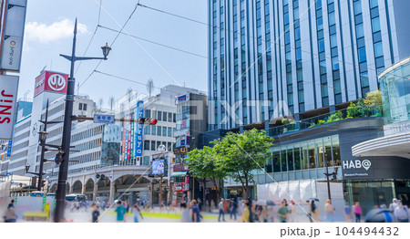 熊本市 路面電車通りから観える風景  (デパート・繁華街)・ビジネス街「通町筋風景」(熊本市水道町) 熊本市 路面電車通りから観える風景  (デパート・繁華街)・ビジネス街「通町筋風景」(熊本市水道町) 104494432