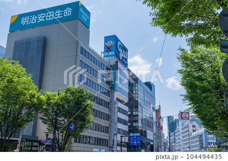 熊本市　路面電車通りから観える風景　　(デパート・繁華街)・ビジネス街「通町筋風景」(熊本市水道町) 104494435
