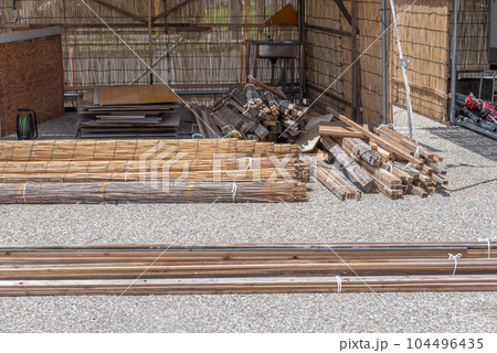 「海の家」の建築工事 104496435