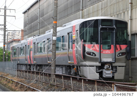 下関総合車両所岡山電車支所に留置中の227系Urara 104496767