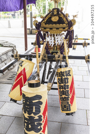 神輿　 大国魂神社　おみこし 装飾　黄金　神輿　祭り　伝統行事　春　夏祭り　お祭り　豪華な神輿 104497255