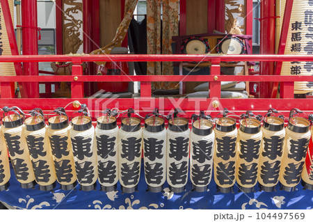 山車祭り　夏祭り　ハヤシ　山車  だしまつり　朱色 104497569