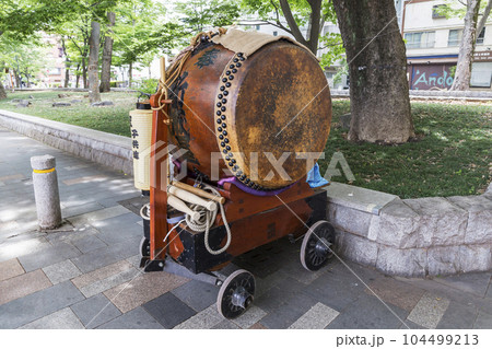 くらやみ祭 和太鼓演舞 太鼓 演舞 連休 和風イメージ 年中行事 夏祭り 大太鼓 くらやみ祭 和太鼓演舞 太鼓 演舞 連休 和風イメージ 年中行事 夏祭り 大太鼓 104499213