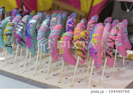 お祭り バナナチョコ 出店 チョコバナナ 露店 和菓子 屋台 縁日 お祭り バナナチョコ 出店 チョコバナナ 露店 和菓子 屋台 縁日 104499760