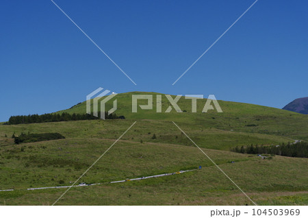 霧ヶ峰高原 ドライブイン霧の駅から見る車山 霧ヶ峰高原 ドライブイン霧の駅から見る車山 104503969
