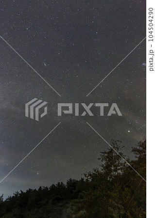 秋の星景　カシオペア座と北の天の川 104504290