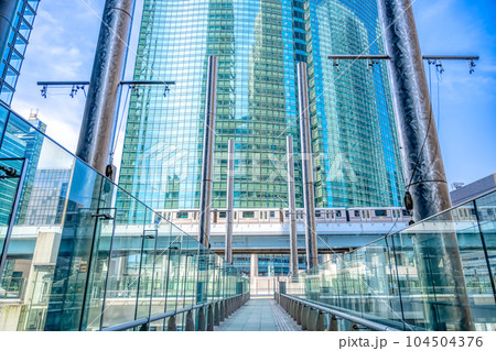 東京の都市風景　新橋・汐留　ゆりかもめモノレール 104504376
