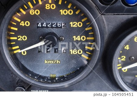 過走行のバイクのメーター 過走行のバイクのメーター 104505451