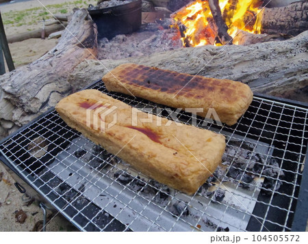 キャンプの夜めし 栃尾の油揚げ 104505572