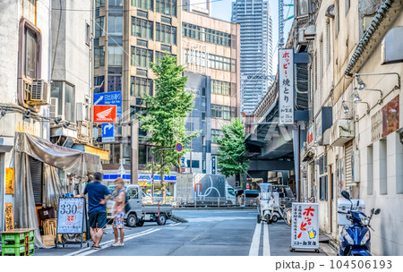 東京の都市風景 新橋駅 東京の都市風景 新橋駅 104506193