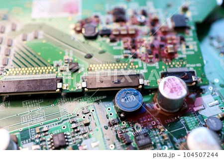 マザーボードと色水。半導体産業とネガティブなイメージ、不況、戦争など。 104507244