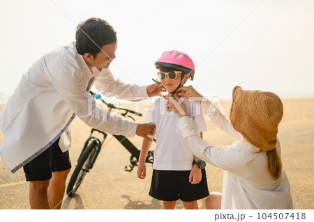 Happy family spending good time with outdoor activities on beach 104507418