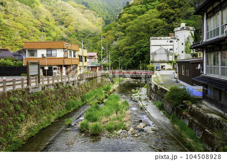 湯原温泉　田羽根川　岡山県真庭市 104508928