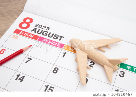 8月(2023)カレンダーと飛行機 8月(2023)カレンダーと飛行機 104510467