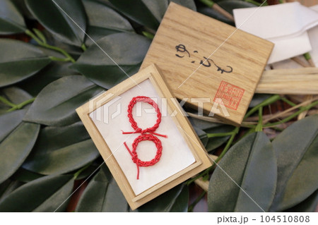 結婚式 結い紐　カップル恋人のイメージ 104510808